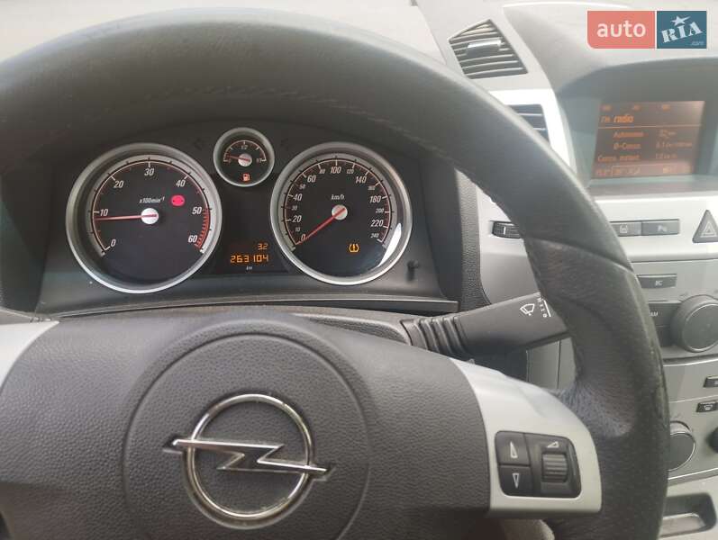 Минивэн Opel Zafira 2011 в Косове