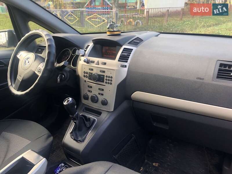 Минивэн Opel Zafira 2008 в Знаменке