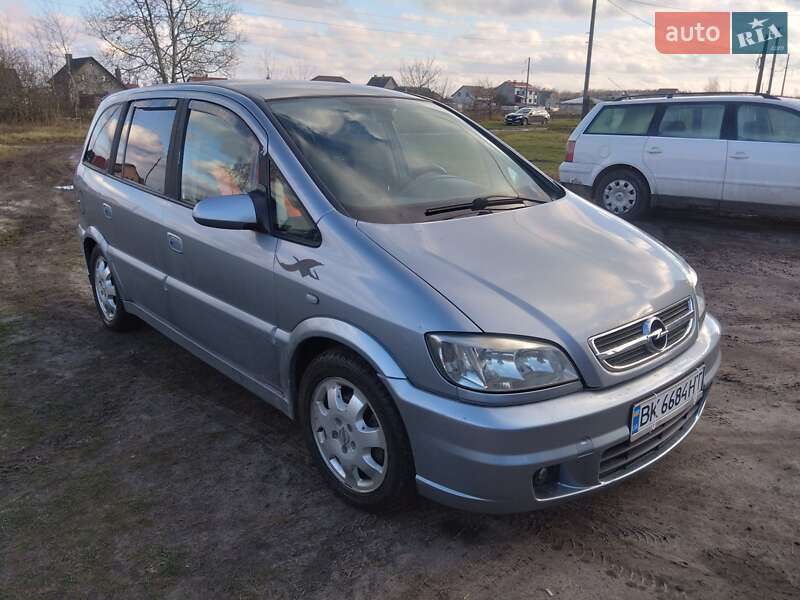 Минивэн Opel Zafira 2004 в Костополе