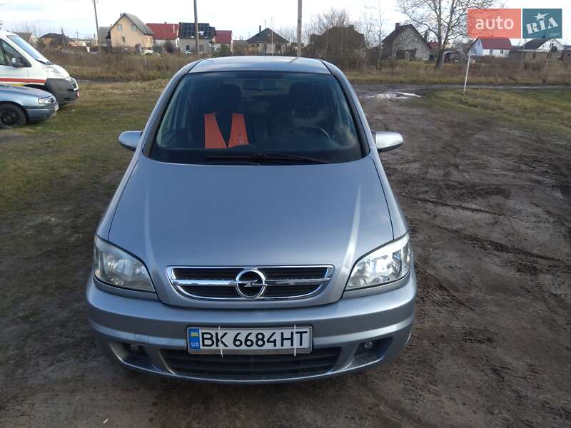 Минивэн Opel Zafira 2004 в Костополе