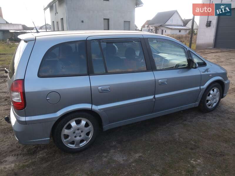 Минивэн Opel Zafira 2004 в Костополе