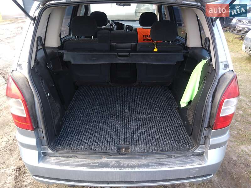 Минивэн Opel Zafira 2004 в Костополе