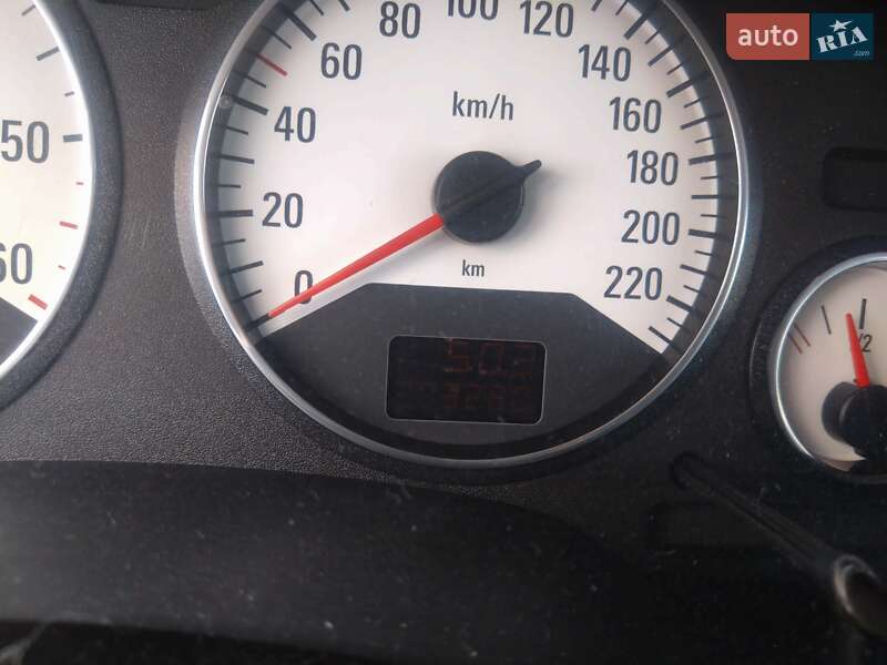 Минивэн Opel Zafira 2004 в Костополе