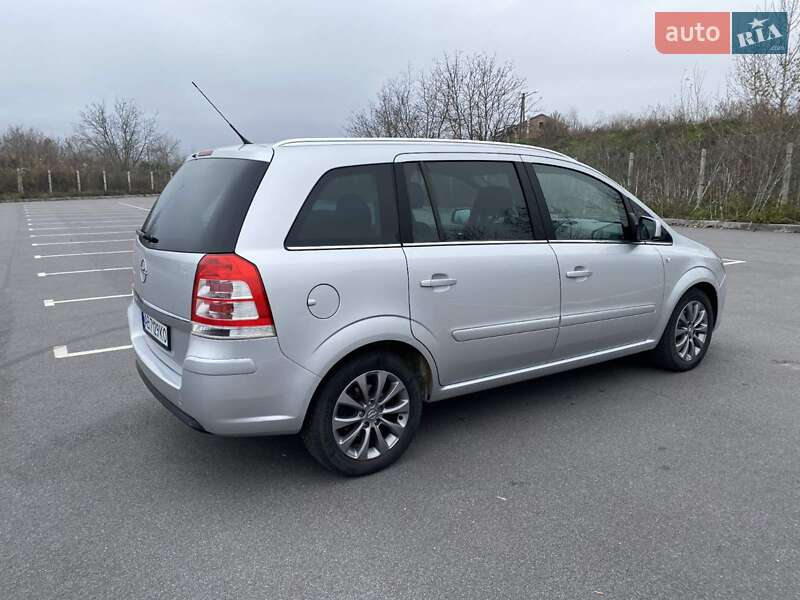 Минивэн Opel Zafira 2011 в Виннице