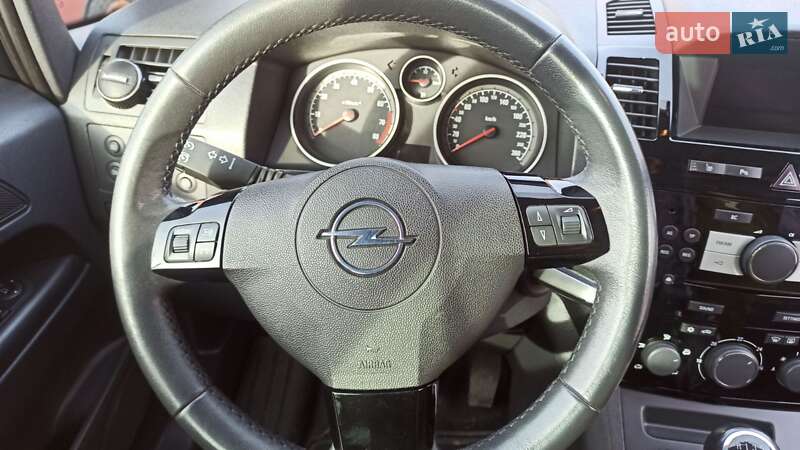 Минивэн Opel Zafira 2011 в Виннице