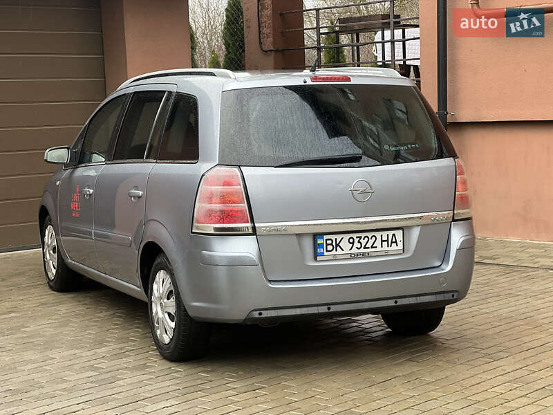 Мінівен Opel Zafira 2006 в Рівному