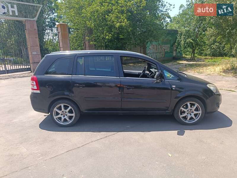 Минивэн Opel Zafira 2010 в Николаеве