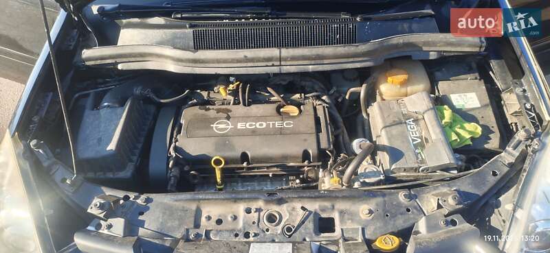 Минивэн Opel Zafira 2009 в Киеве