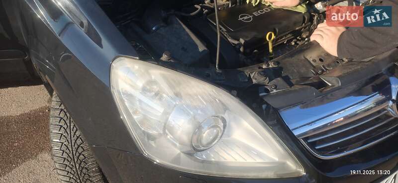 Минивэн Opel Zafira 2009 в Киеве