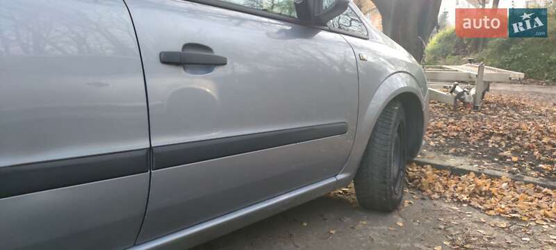 Минивэн Opel Zafira 2006 в Житомире