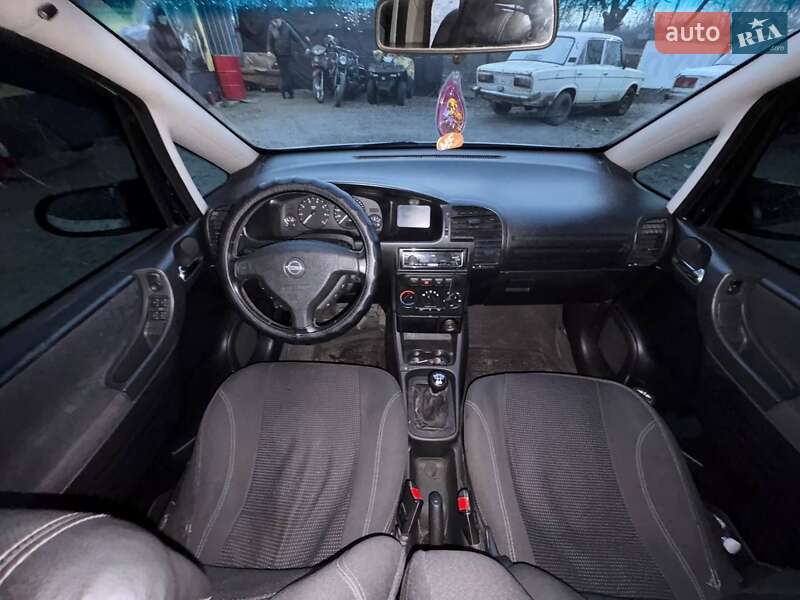 Мінівен Opel Zafira 2000 в Кам'янському