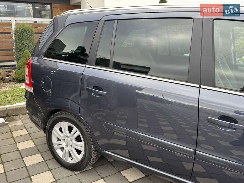 Мінівен Opel Zafira 2011 в Стрию