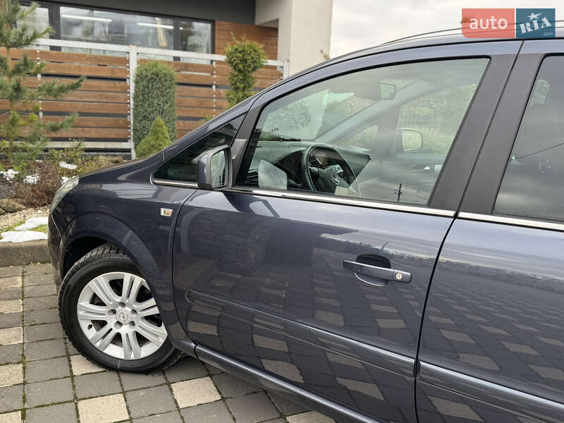Мінівен Opel Zafira 2011 в Стрию