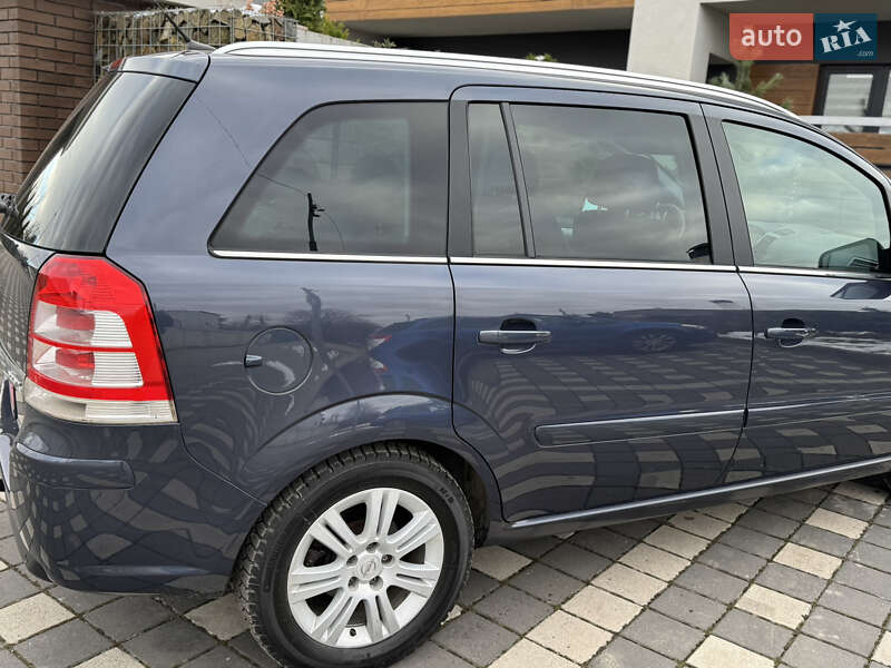 Мінівен Opel Zafira 2011 в Стрию