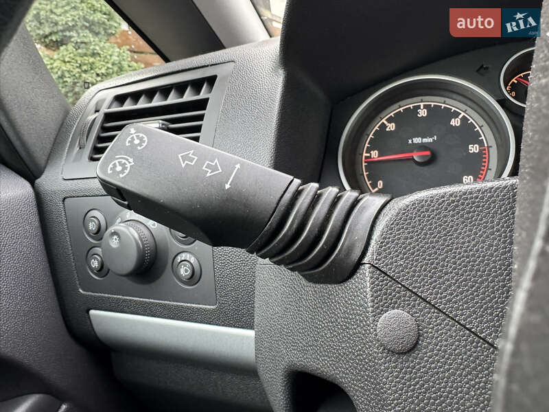 Мінівен Opel Zafira 2011 в Стрию