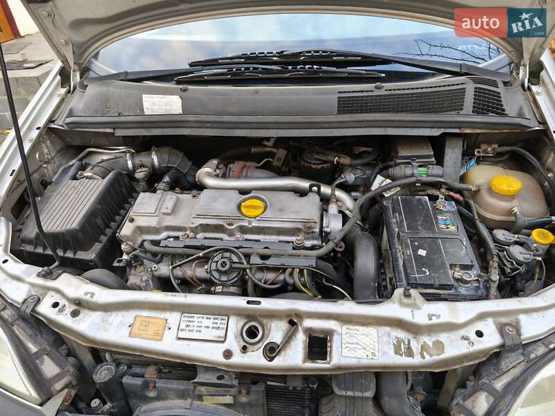 Минивэн Opel Zafira 2001 в Радомышле