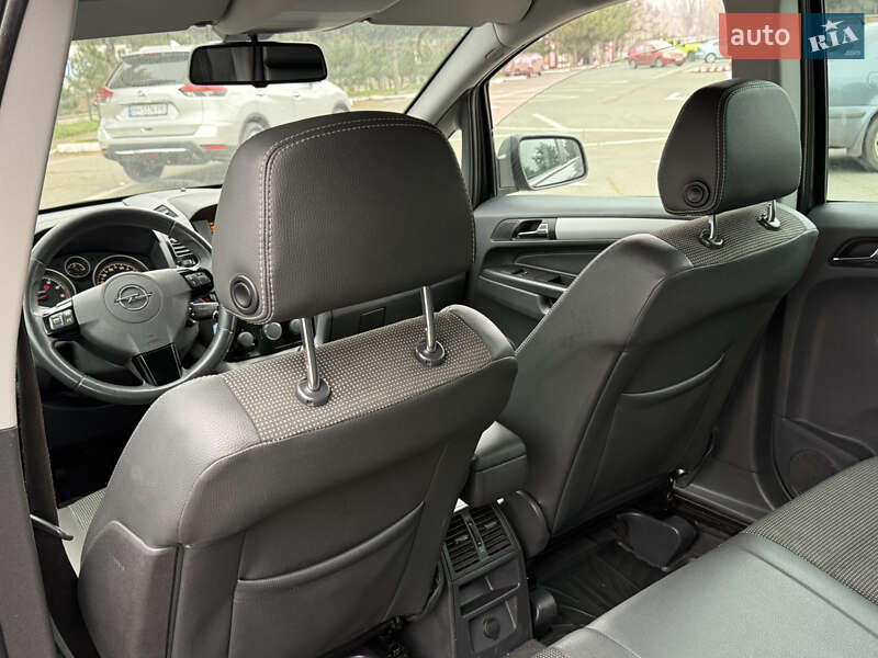 Минивэн Opel Zafira 2010 в Одессе