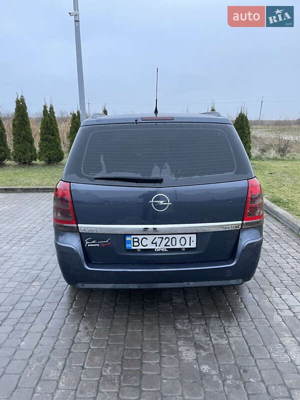 Минивэн Opel Zafira 2008 в Комарному