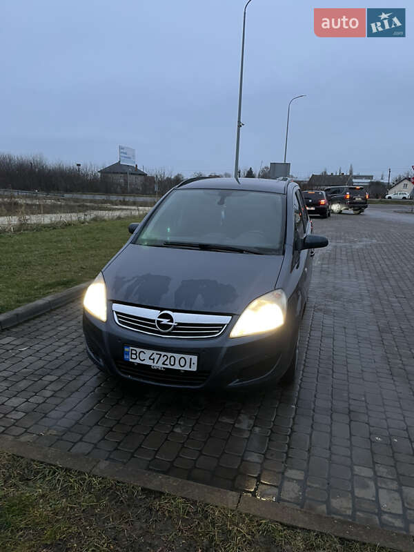 Минивэн Opel Zafira 2008 в Комарному
