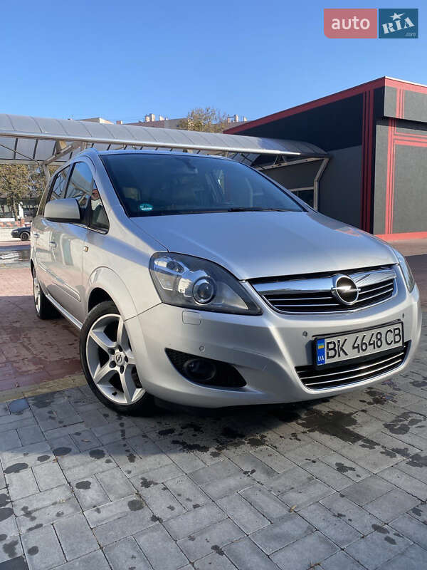 Opel Zafira 2011