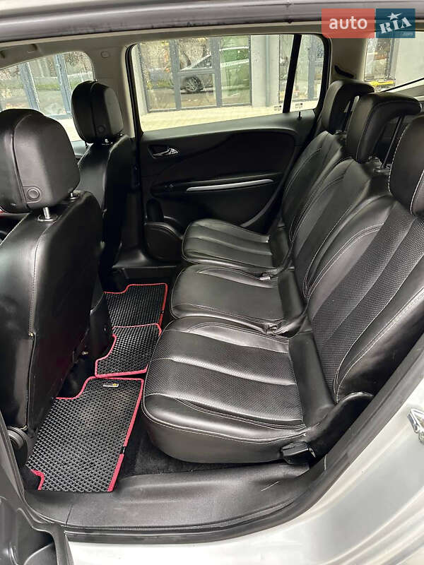 Мінівен Opel Zafira 2013 в Львові