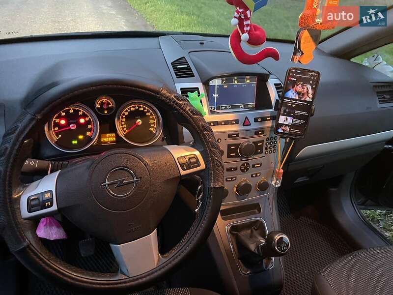 Минивэн Opel Zafira 2008 в Измаиле