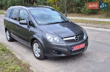Минивэн Opel Zafira 2011 в Вараше