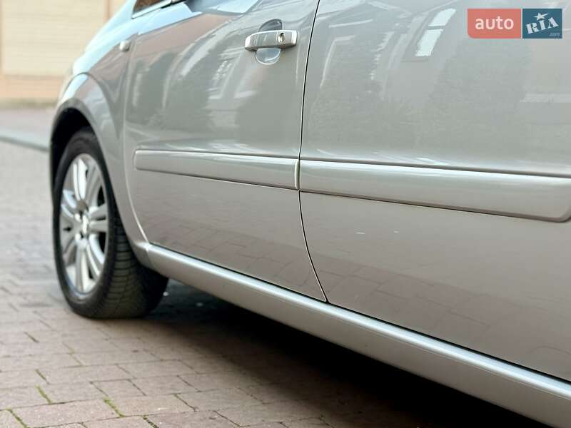 Минивэн Opel Zafira 2011 в Стрые