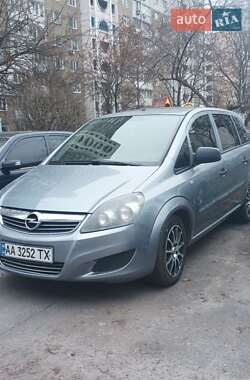 Минивэн Opel Zafira 2011 в Киеве