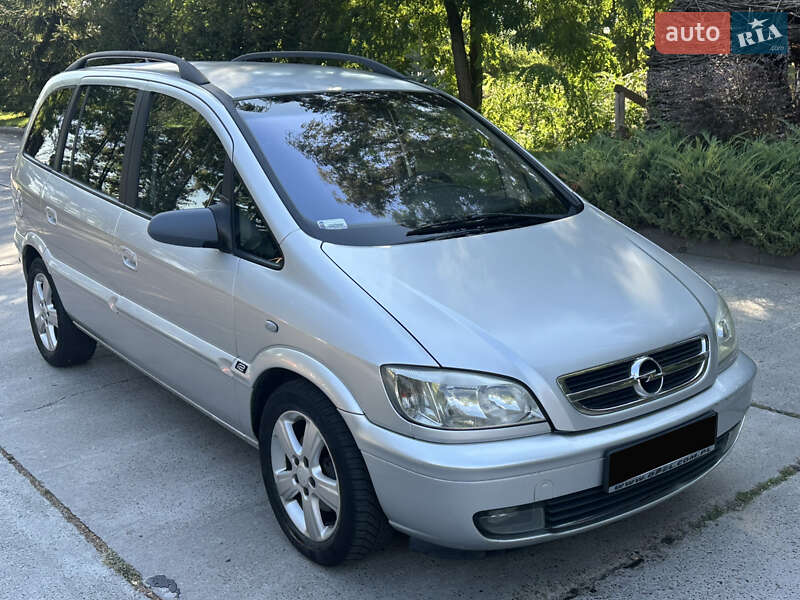 Минивэн Opel Zafira 2004 в Киеве
