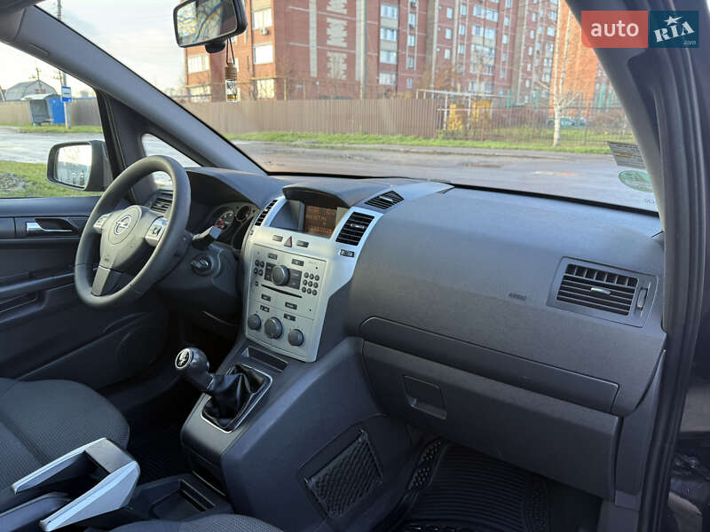 Минивэн Opel Zafira 2010 в Борисполе