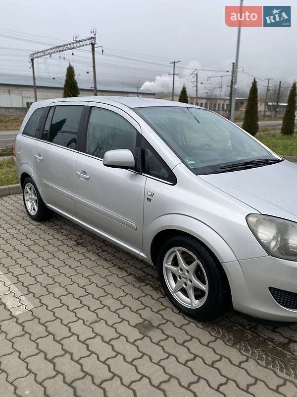 Минивэн Opel Zafira 2010 в Ужгороде фото Минивэн Opel Zafira 2010 в Ужгороде