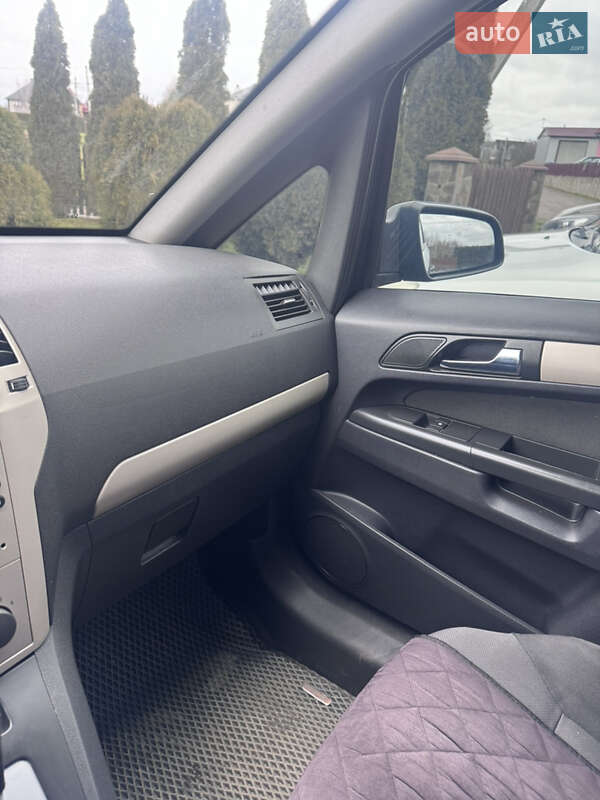 Минивэн Opel Zafira 2008 в Черновцах