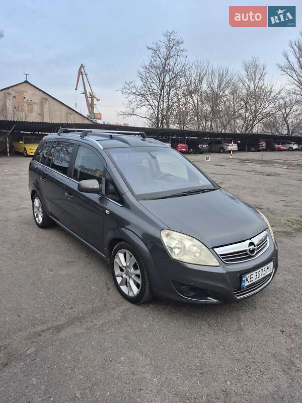 Минивэн Opel Zafira 2010 в Днепре