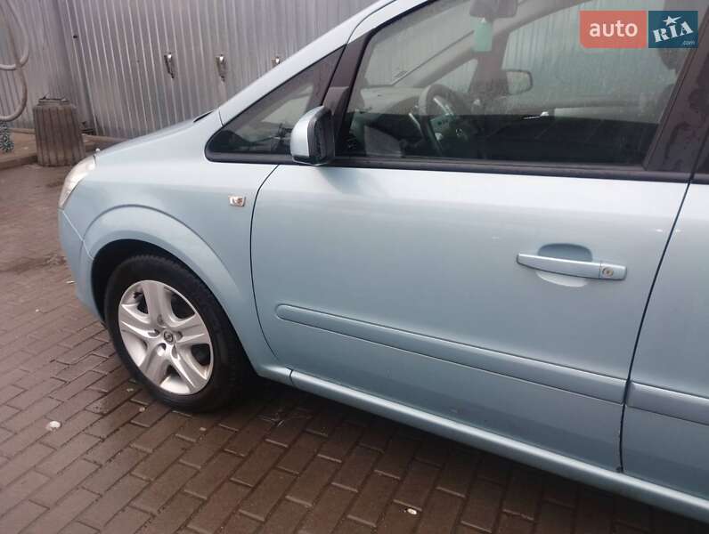 Минивэн Opel Zafira 2009 в Калиновке