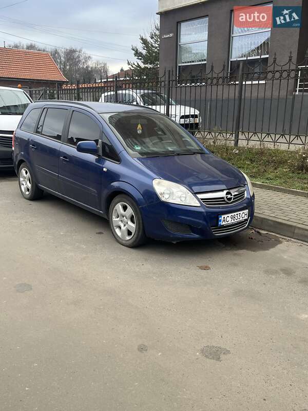 Минивэн Opel Zafira 2009 в Нововолынске