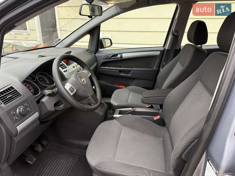 Минивэн Opel Zafira 2009 в Могилев-Подольске