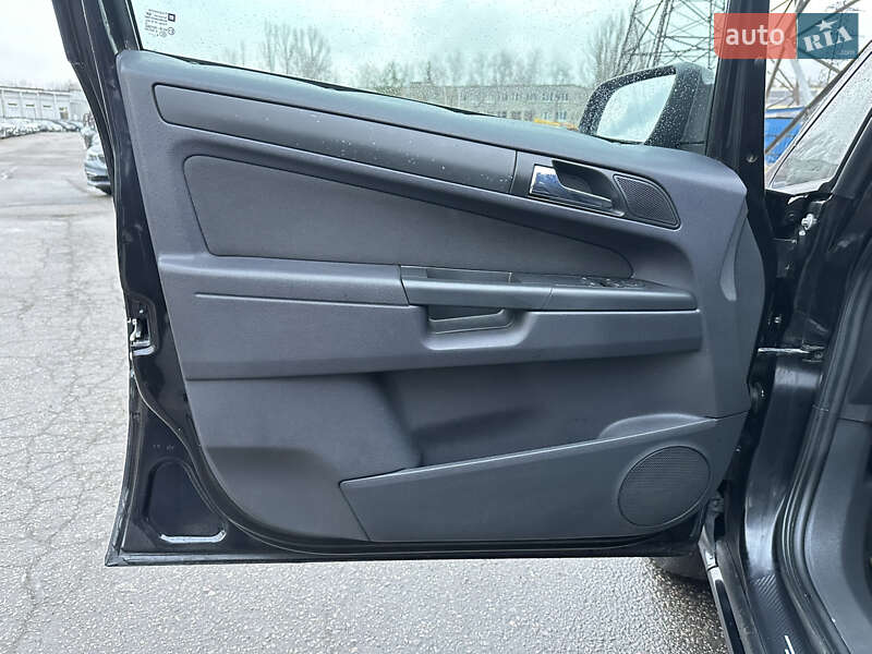 Мінівен Opel Zafira 2010 в Харкові