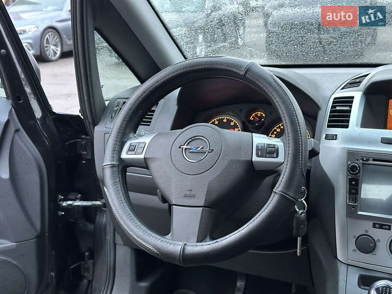 Мінівен Opel Zafira 2010 в Харкові