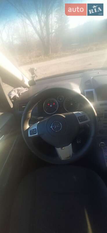 Минивэн Opel Zafira 2008 в Кривом Роге