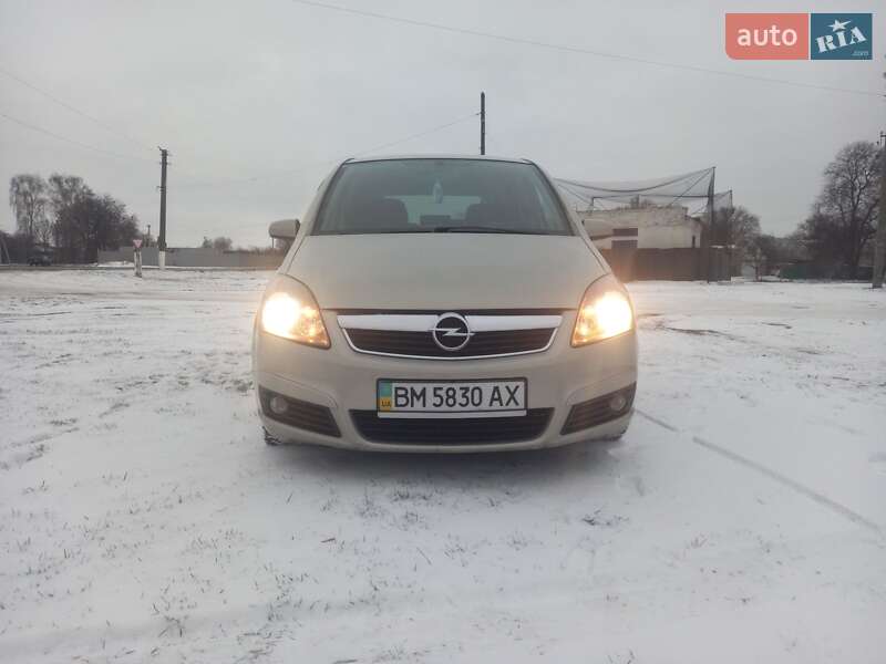 Минивэн Opel Zafira 2005 в Ромнах