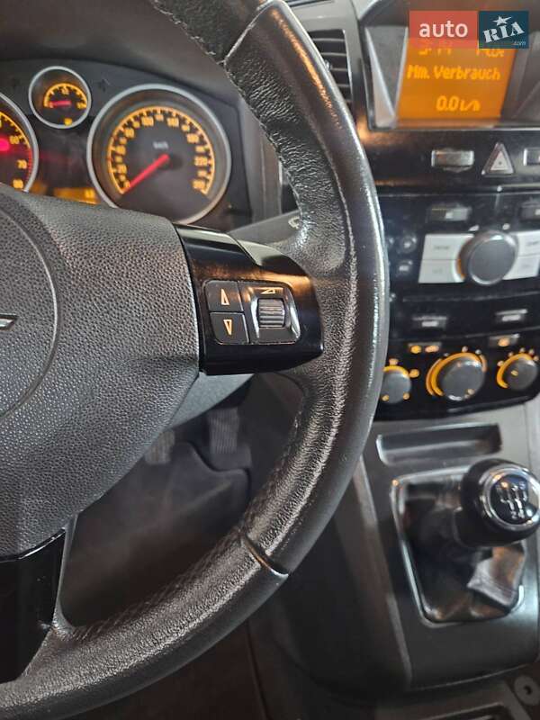 Минивэн Opel Zafira 2010 в Виннице