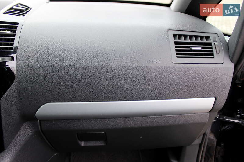 Мінівен Opel Zafira 2011 в Самборі