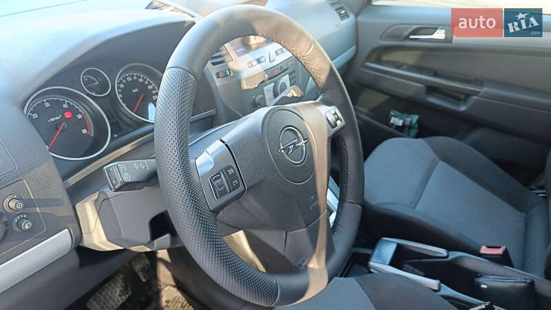 Мінівен Opel Zafira 2005 в Острозі