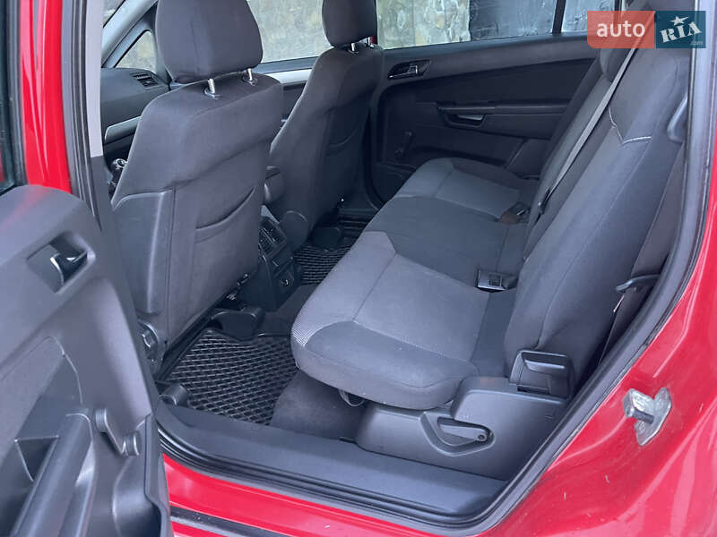 Мінівен Opel Zafira 2011 в Радомишлі