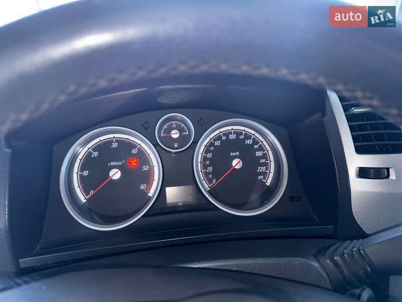 Мінівен Opel Zafira 2010 в Коломиї