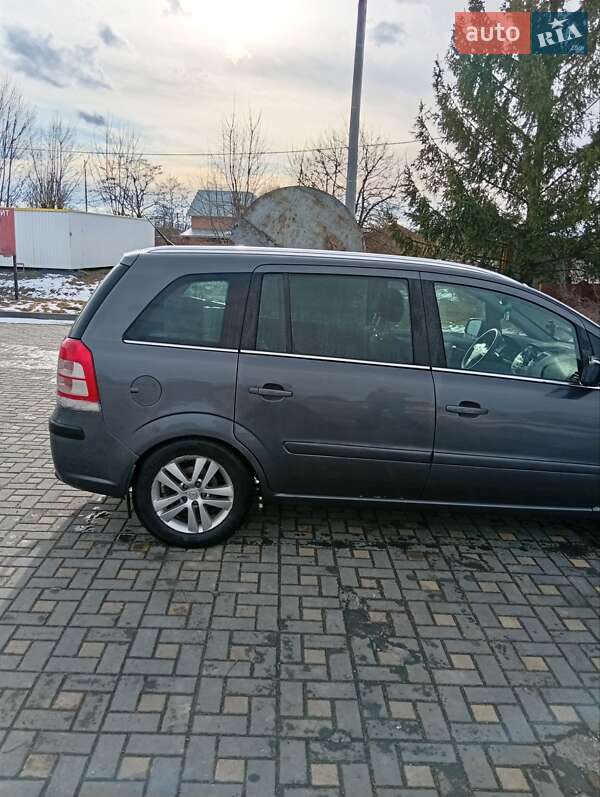 Мінівен Opel Zafira 2010 в Коломиї