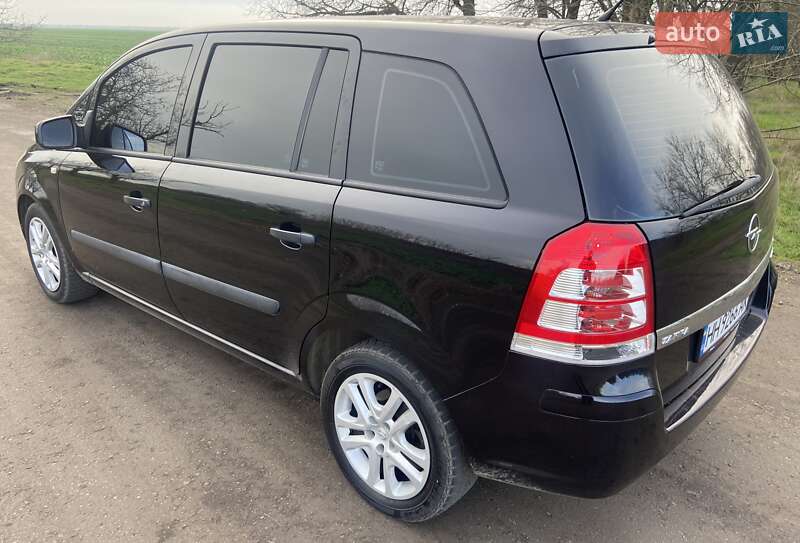 Минивэн Opel Zafira 2009 в Сарате