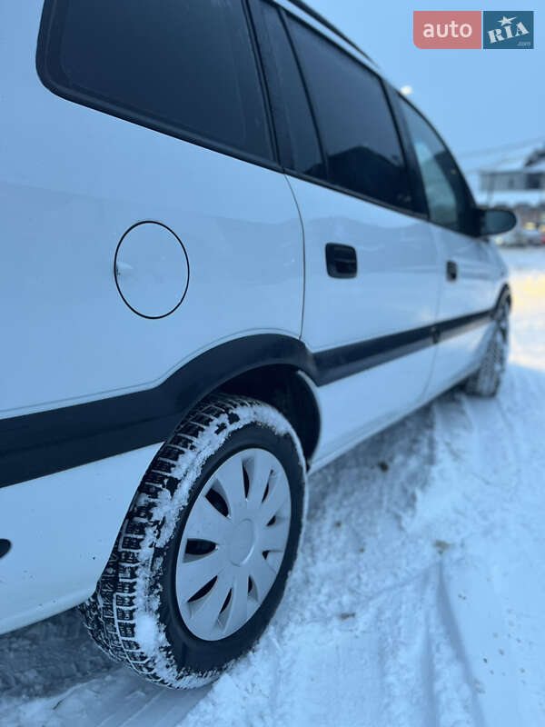 Минивэн Opel Zafira 2001 в Стрые