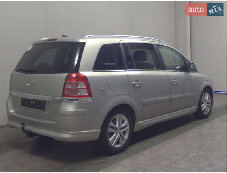 Минивэн Opel Zafira 2010 в Луцке фото 2 Минивэн Opel Zafira 2010 в Луцке